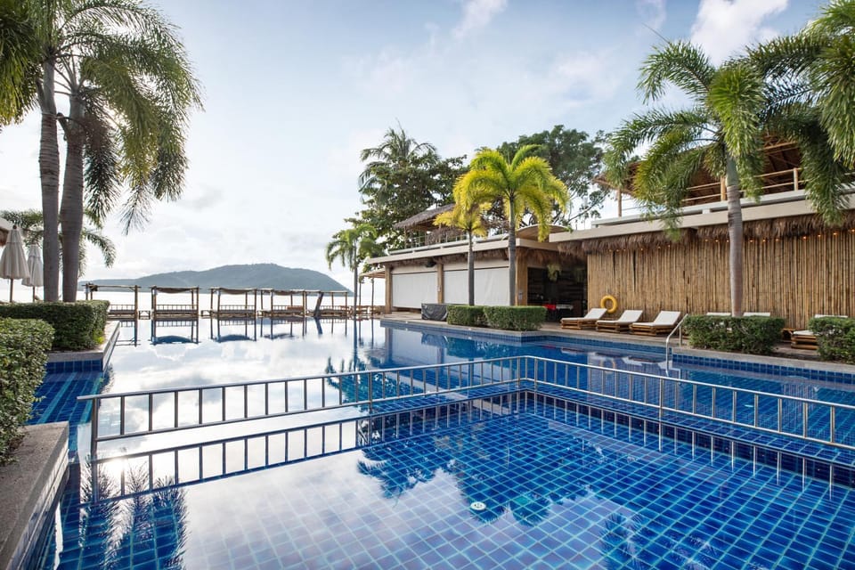 Pool view, Swimming pool, sunbed