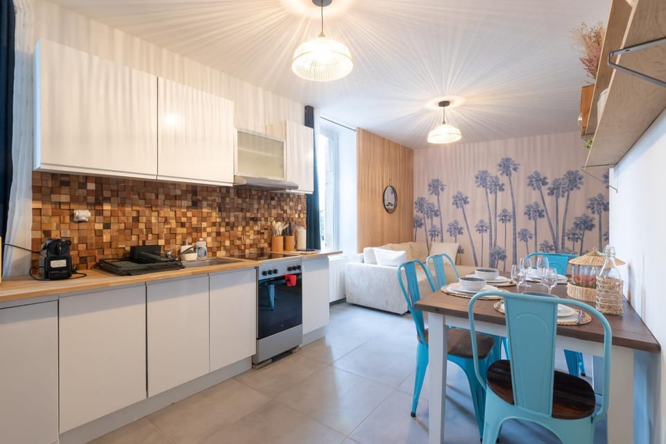 Kitchen or kitchenette, Living room, Seating area, Dining area, dishwasher, minibar, oven, stove