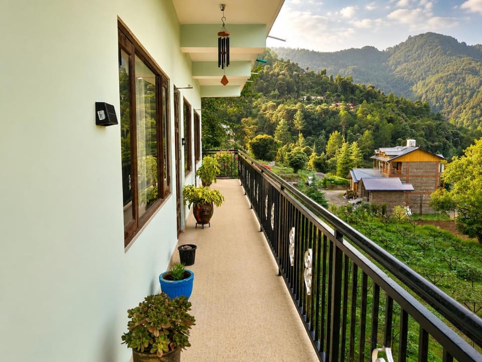 Property building, Garden, View (from property/room), Balcony/Terrace, Mountain view