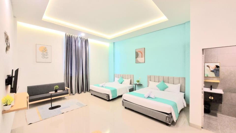 Bed, TV and multimedia, Photo of the whole room, Seating area, Bedroom