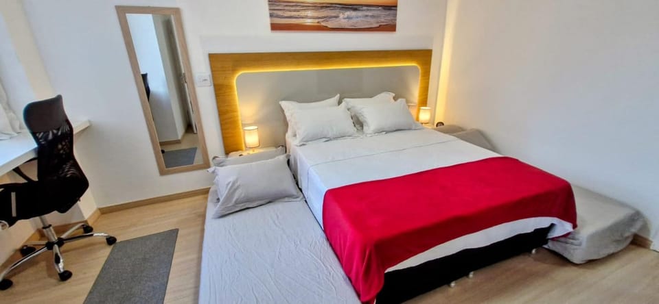 Bed, TV and multimedia, Photo of the whole room