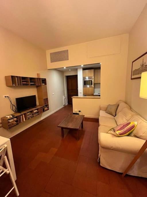 Seating area, Evening entertainment, air conditioner