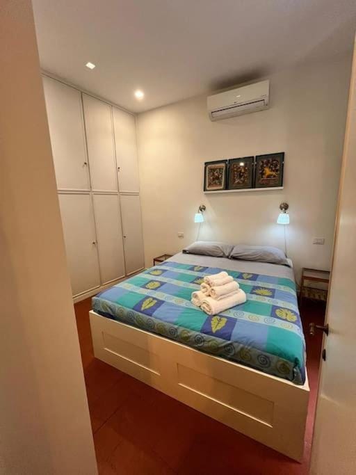 Bed, Bedroom, air conditioner