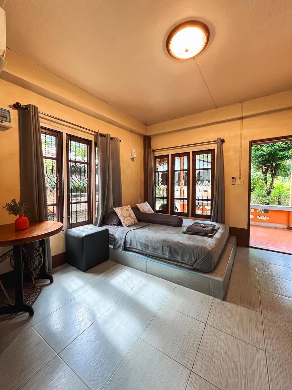 Bed, Photo of the whole room, Bedroom