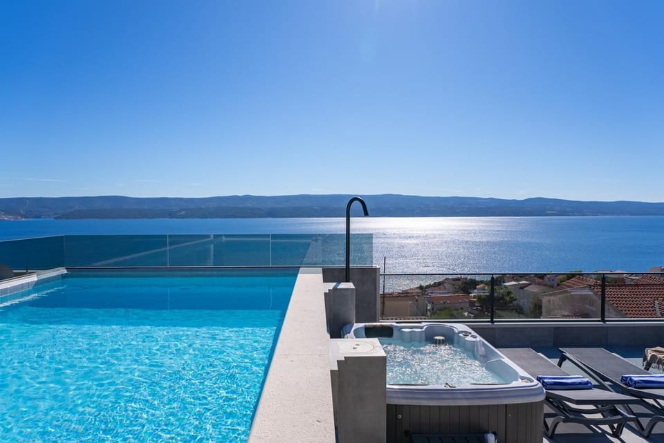 Property building, Balcony/Terrace, Sea view, Swimming pool