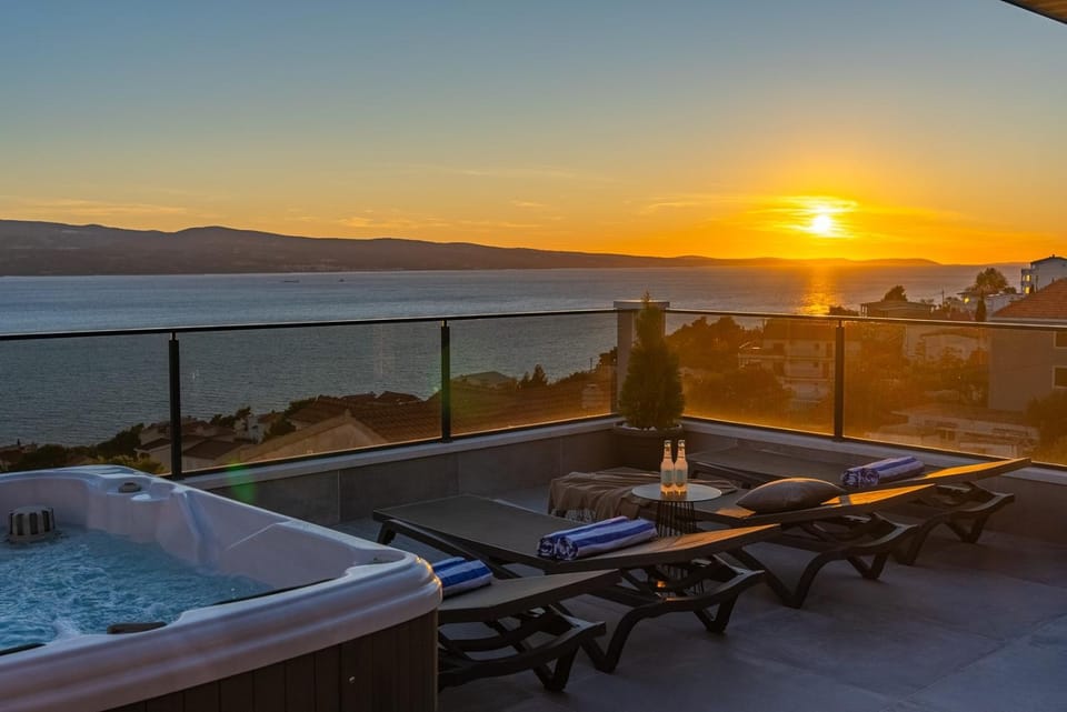 Balcony/Terrace, Sea view, Swimming pool