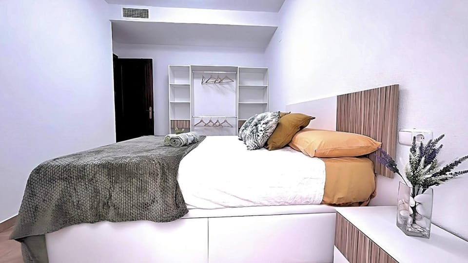 Bed, Photo of the whole room, Decorative detail, Bedroom, heating, towels, wardrobe, air conditioner