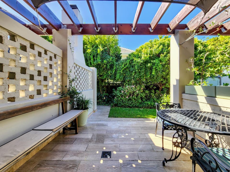 Patio, Day, Garden, Balcony/Terrace, Seating area, Dining area, Garden view