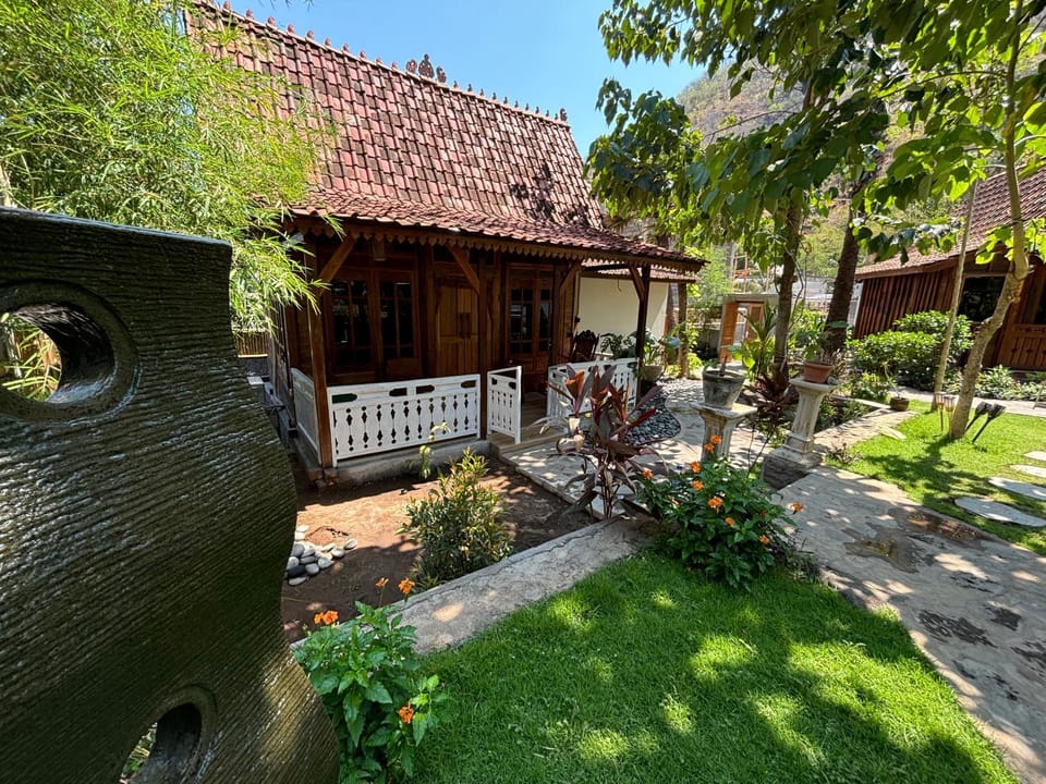 Property building, Spring, Garden, Garden view