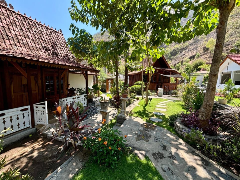 Property building, Garden, Garden view, Mountain view