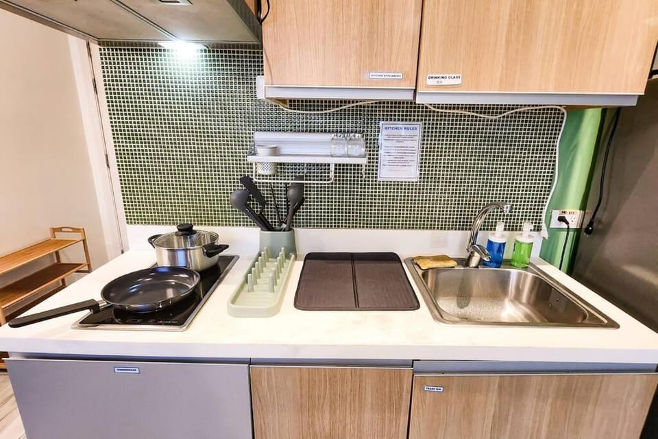 Green Flat Studio in Gramercy Makati with Netflix Apartment in Makati