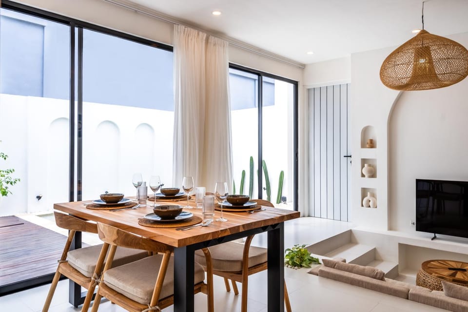 Living room, Dining area
