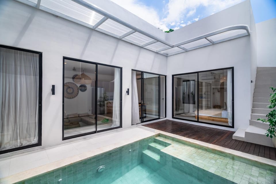 Property building, Day, Pool view, Swimming pool