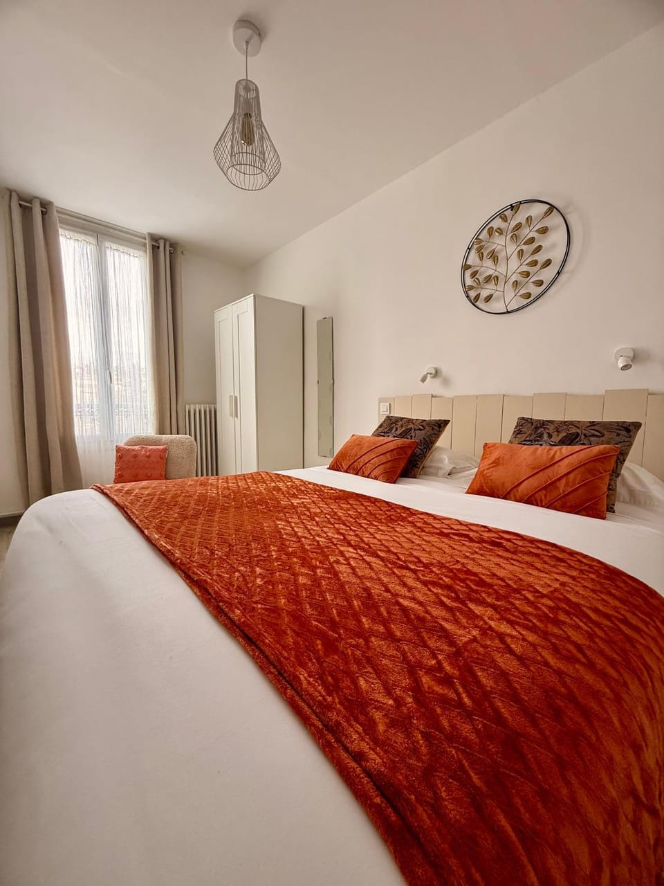 Bed, Photo of the whole room, Bedroom