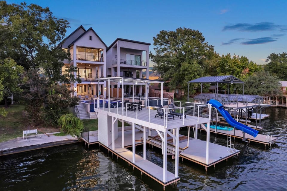 Ellen Lake Luxe with Concierge Services House in Kingsland