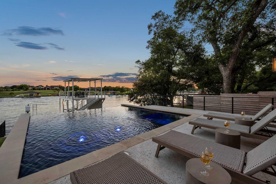 Ellen Lake Luxe with Concierge Services House in Kingsland