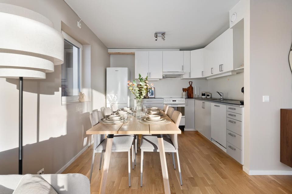 Dining area, kitchen