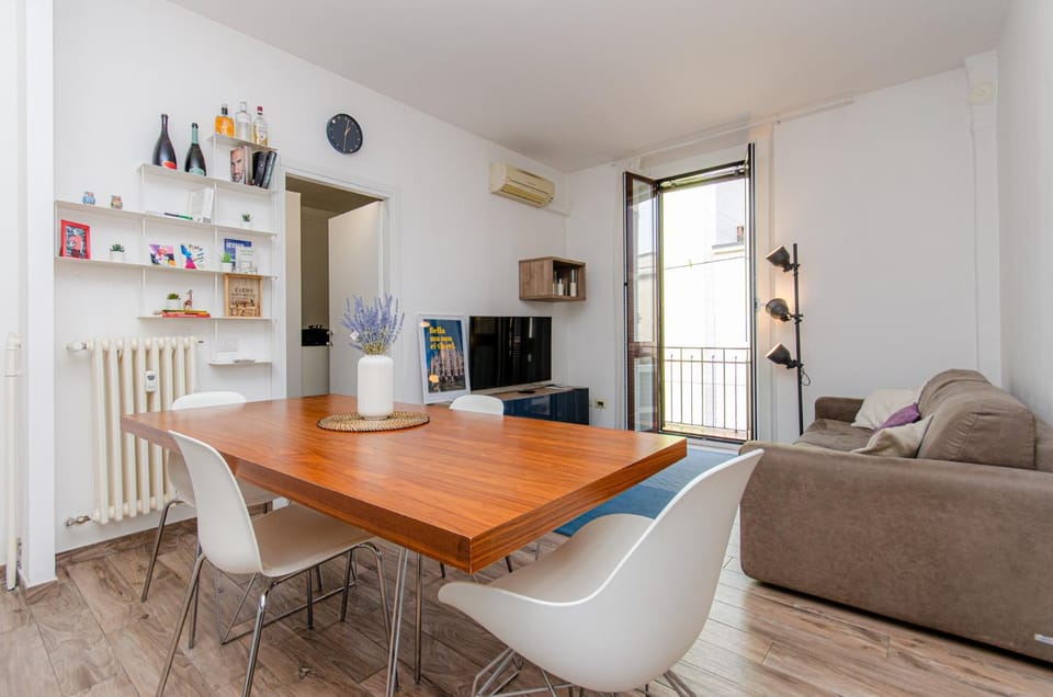 Communal lounge/ TV room, TV and multimedia, Living room, Seating area, Dining area