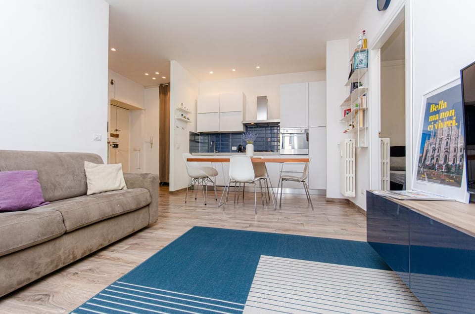 TV and multimedia, Kitchen or kitchenette, Living room, Seating area, Dining area