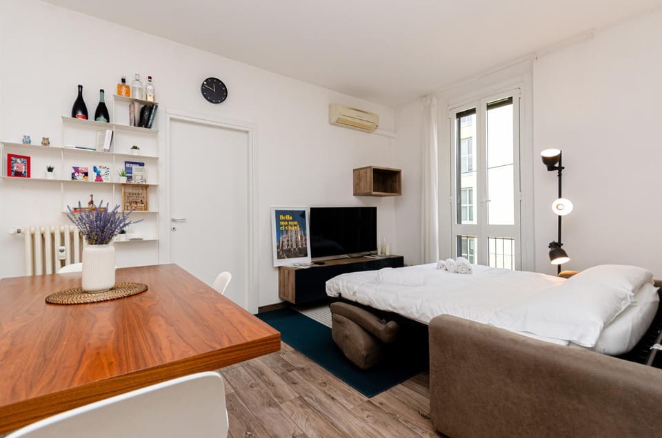 Bed, Kitchen or kitchenette, Seating area, Dining area