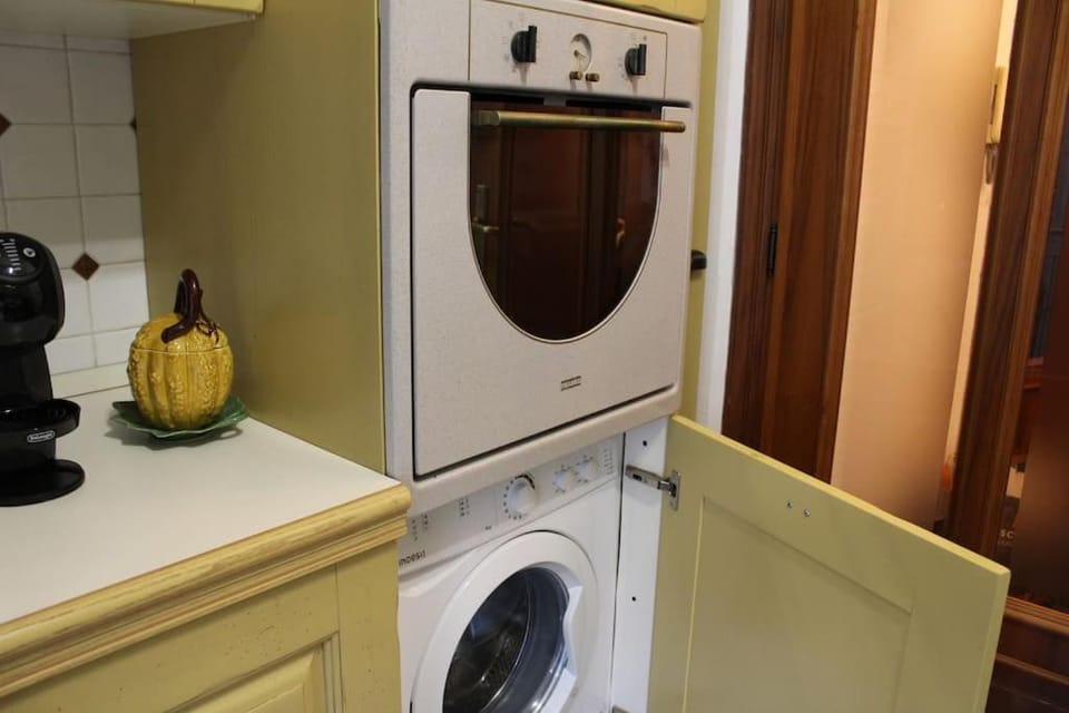 Kitchen or kitchenette, washing machine