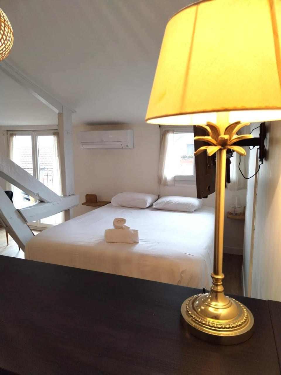 Bed, Photo of the whole room, Bedroom