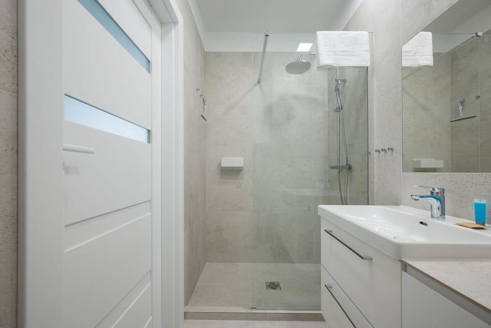 Shower, Bathroom, towels