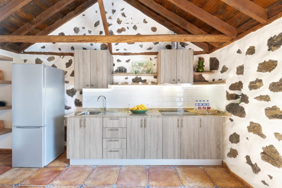 Property building, Kitchen or kitchenette, Living room