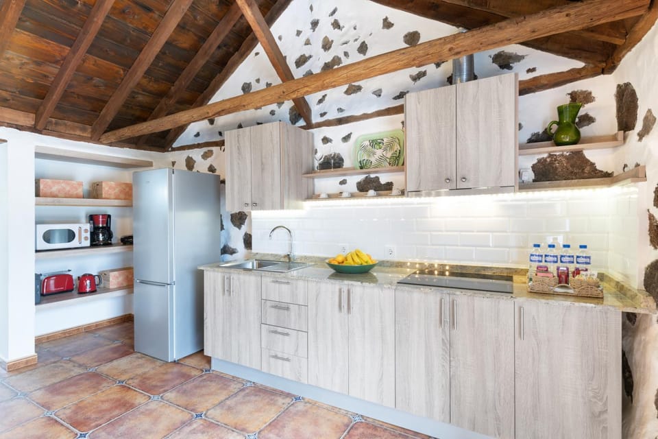 Property building, Kitchen or kitchenette, Living room