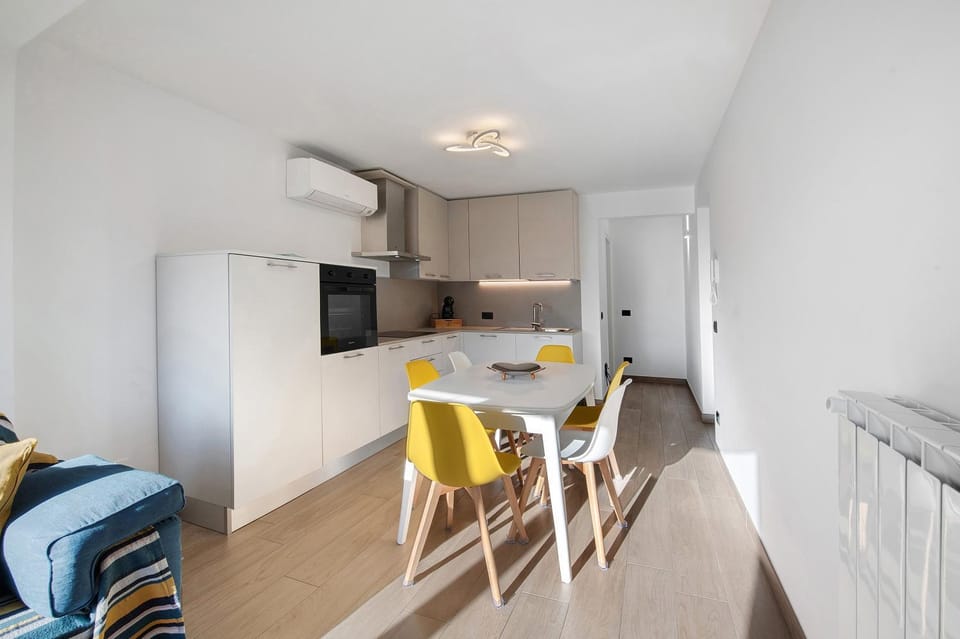 Property building, Kitchen or kitchenette, Living room