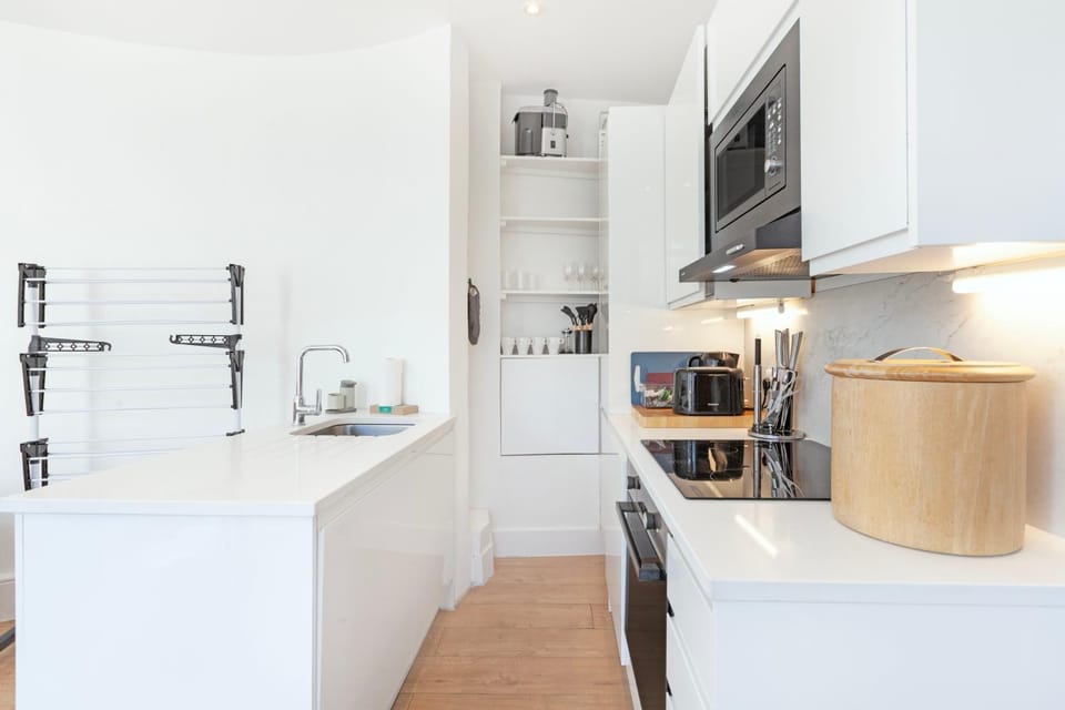 Kitchen or kitchenette, kitchen