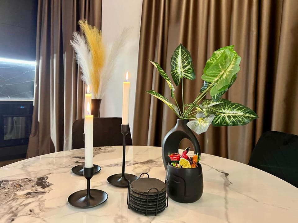 Living room, Decorative detail, Dining area