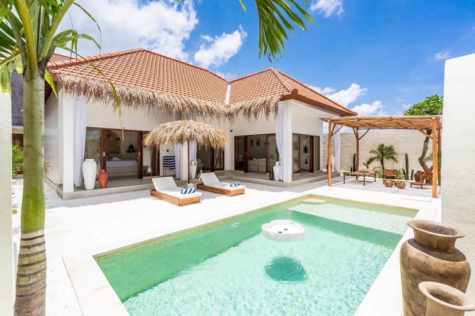 Pool view, Swimming pool, sunbed