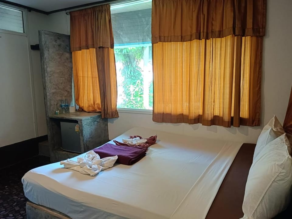 Bed, Photo of the whole room, Bedroom, towels, wardrobe