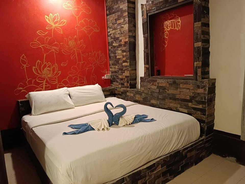 Bed, Photo of the whole room, Bedroom, towels