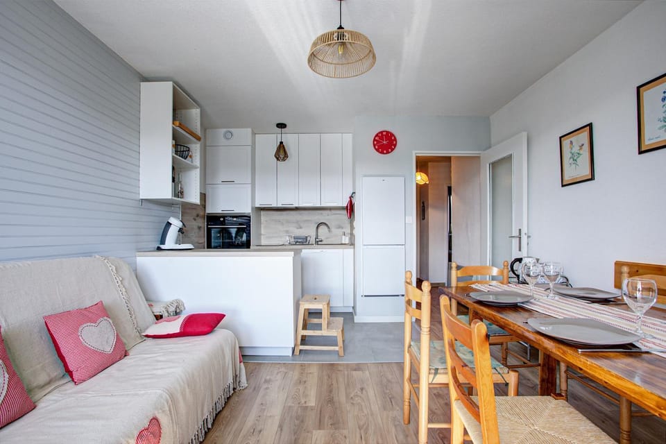 Kitchen or kitchenette, Living room, Dining area