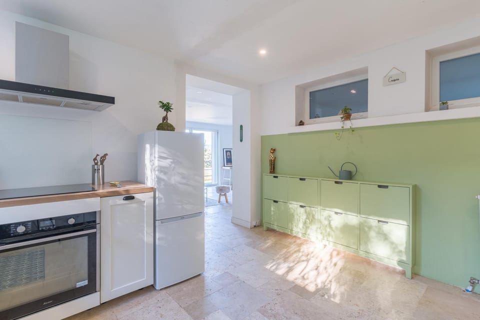 Kitchen or kitchenette, Living room