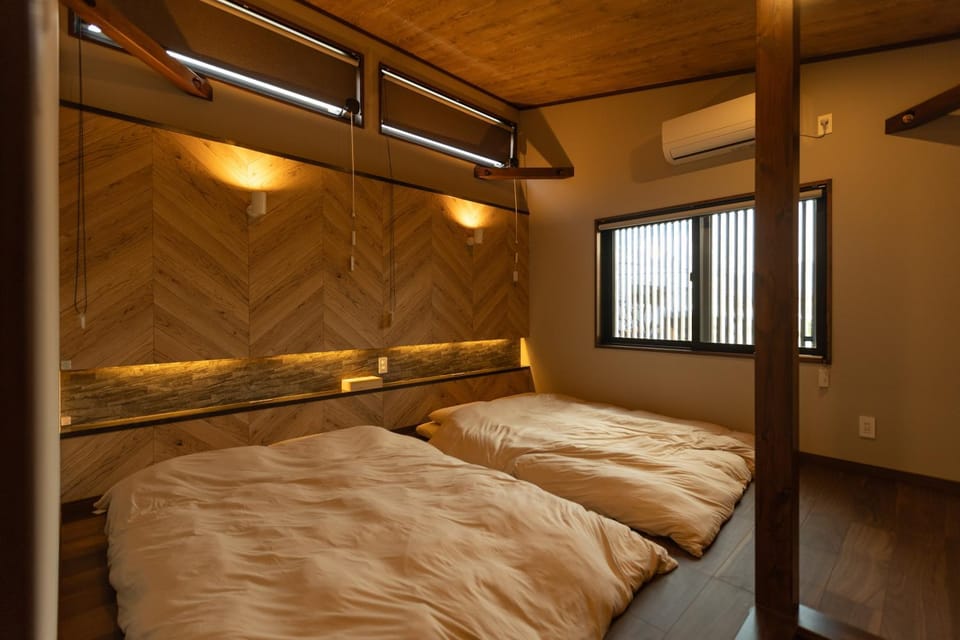 Photo of the whole room, Bedroom, air conditioner