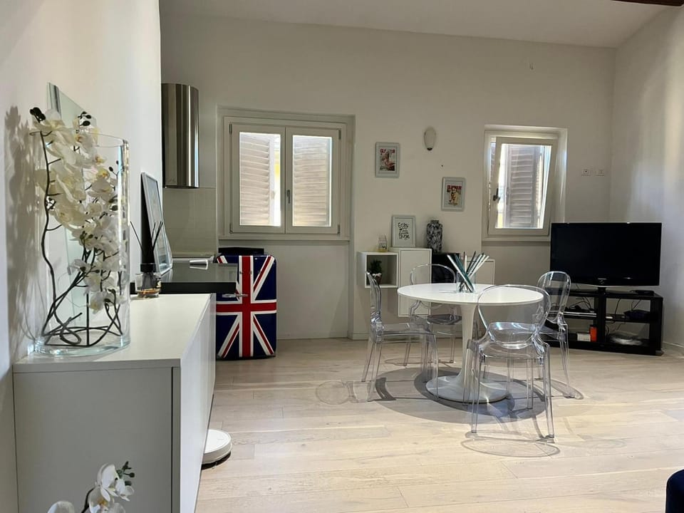 TV and multimedia, Living room, Dining area