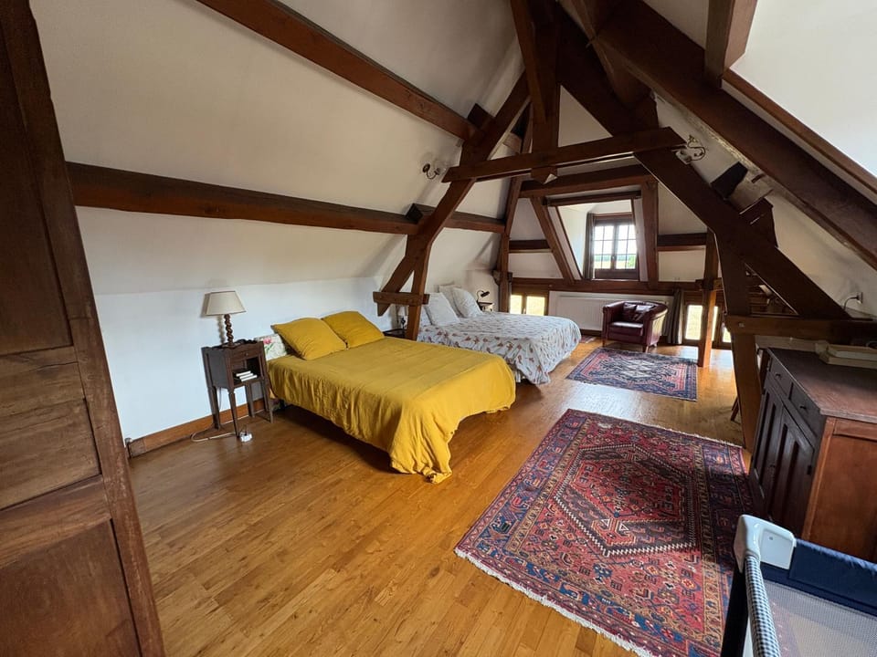 Photo of the whole room, Bedroom