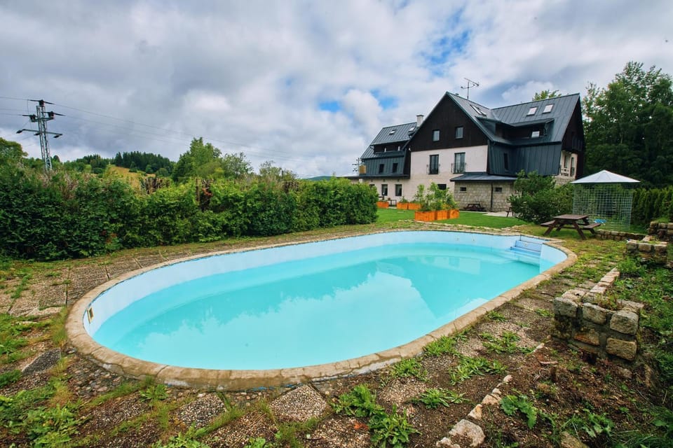 Property building, Garden, Swimming pool