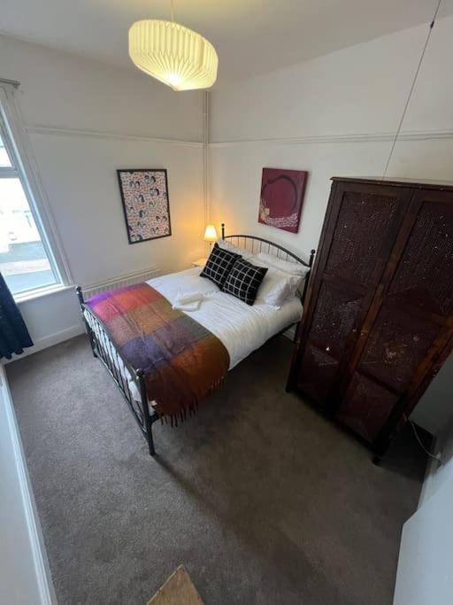 6 bed house - 12 minutes to City Centre House in Metropolitan Borough of Solihull