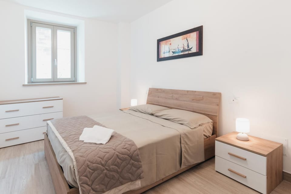 Bed, Photo of the whole room, Bedroom, internet