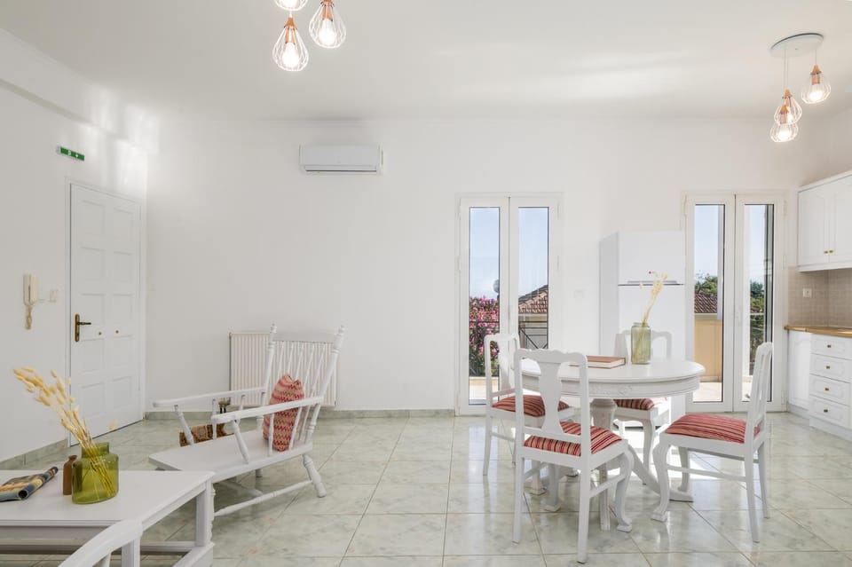 Living room, Dining area, air conditioner