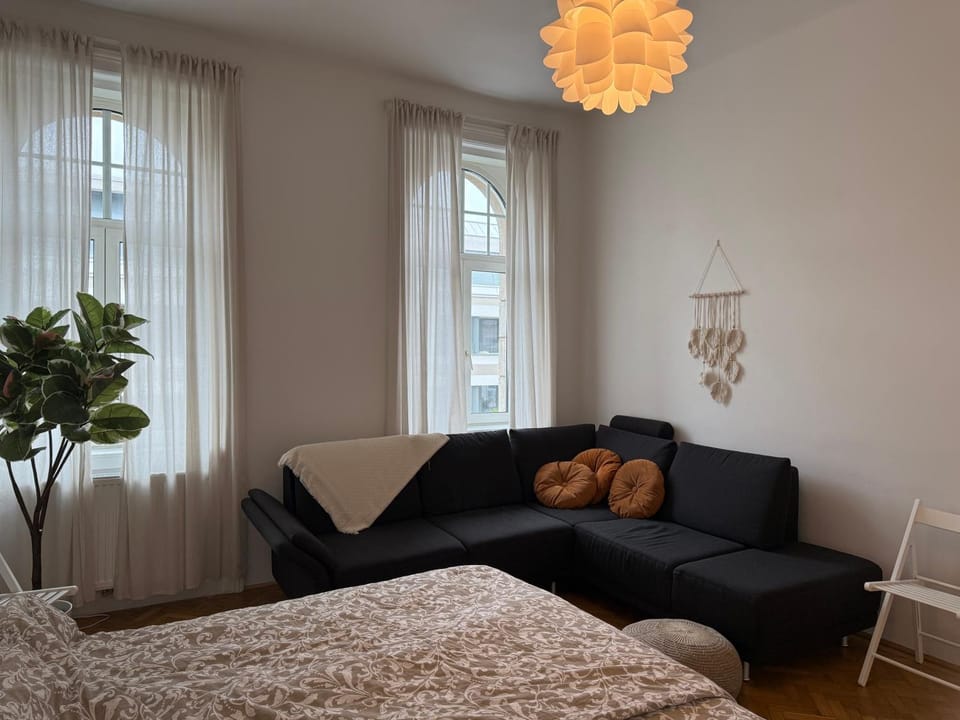 Bed, Seating area, Bedroom