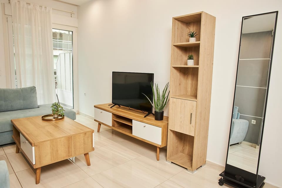 TV and multimedia, Living room, Seating area, Evening entertainment