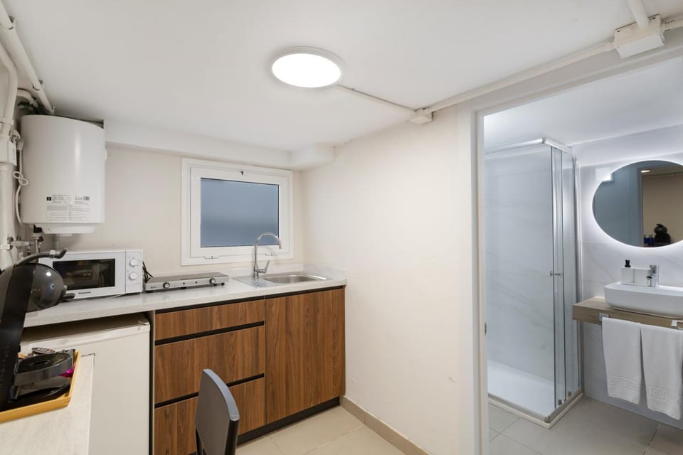Kitchen or kitchenette, Living room
