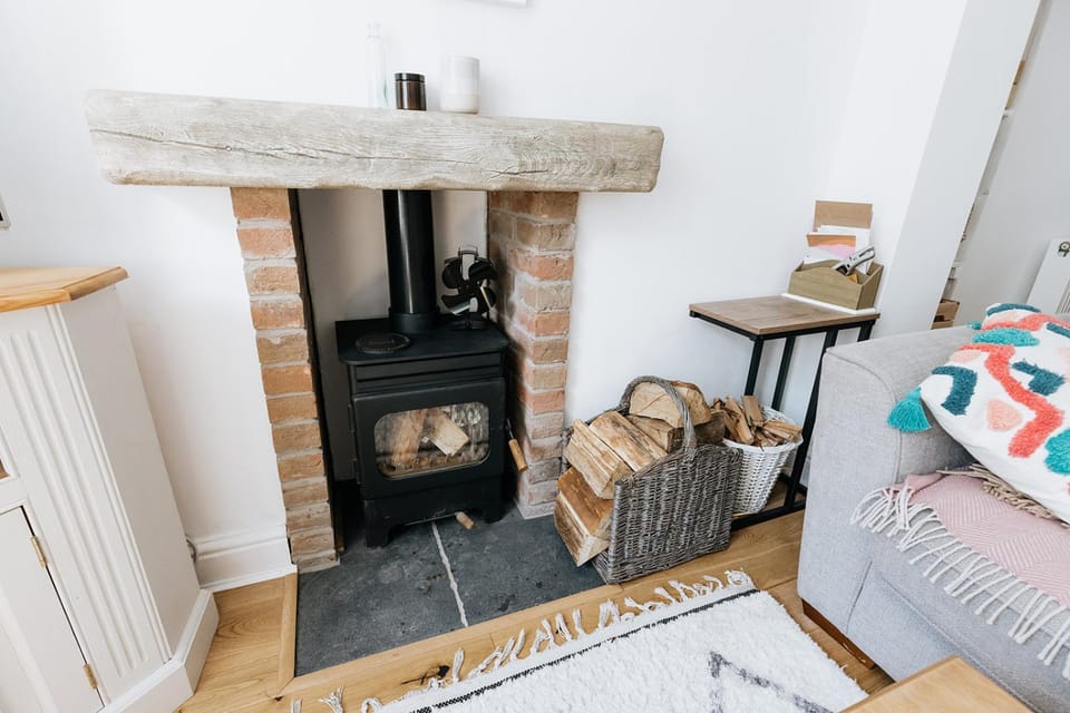 Living room, Seating area, fireplace, internet