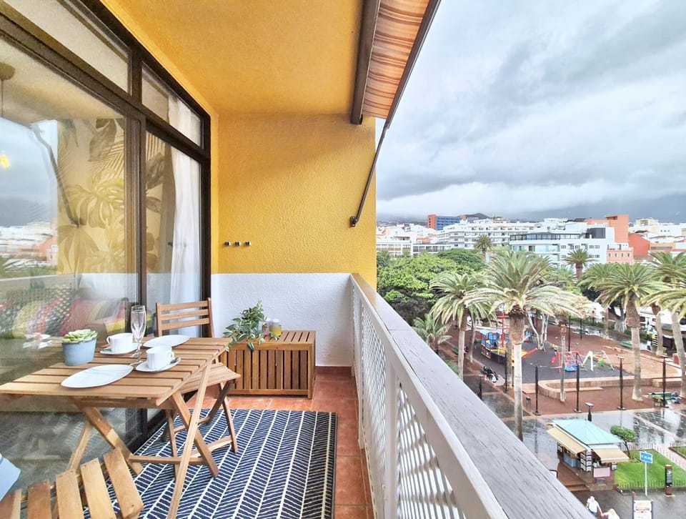 View (from property/room), Balcony/Terrace, Landmark view