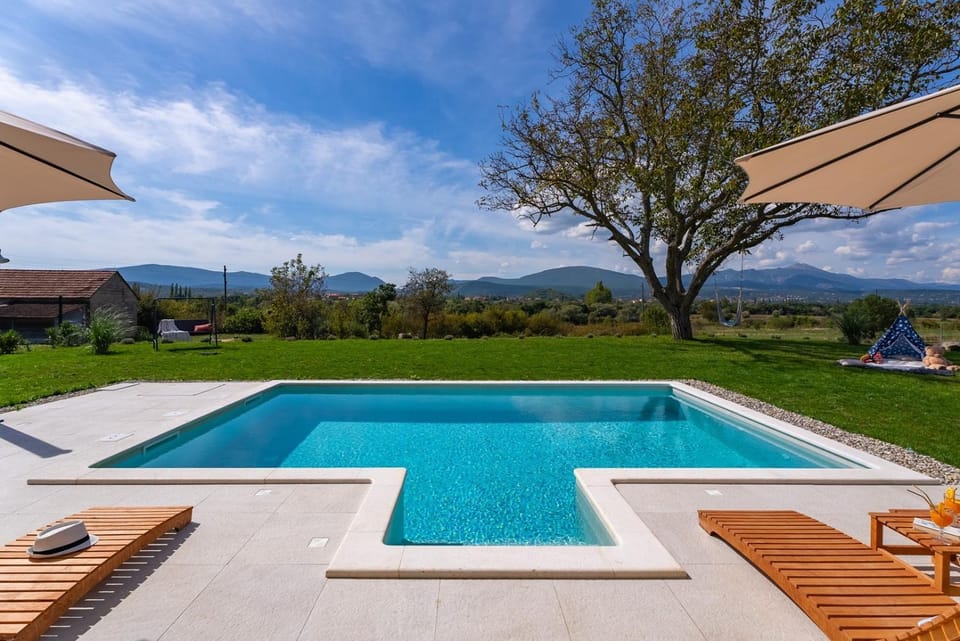 Balcony/Terrace, Mountain view